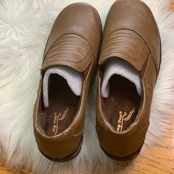 Easy Street Women's Slip On Proctor Flat, Tan/Gore, 6.5 M - Picture 7 of 9